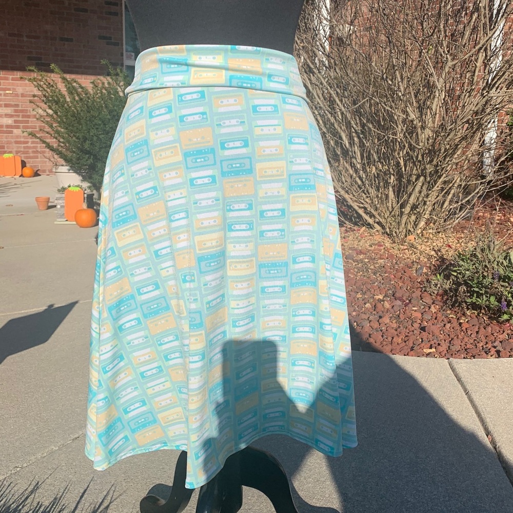 Like new LuLaRoe Azure skirt cassette print size M